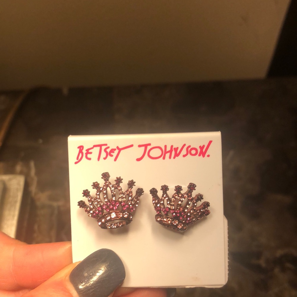 Betsey Johnson NWT Crown earrings